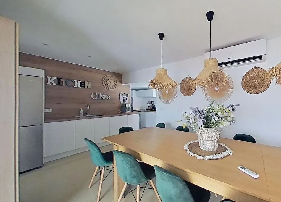 Walk To Ushuaia, Hi & The Beach! - 6Br Villa - Charming Patio & Private Pool 伊维萨镇
