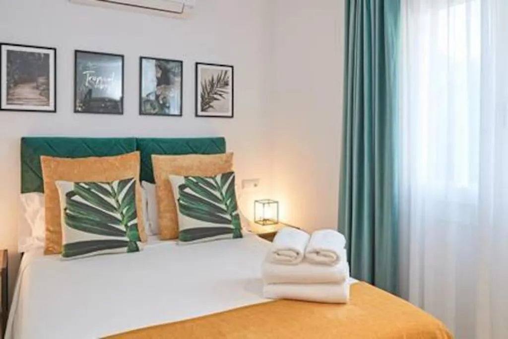 Walk To Ushuaia, Hi & The Beach! - 6Br Villa - Charming Patio & Private Pool 伊维萨镇